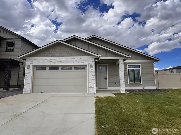 581 S Oasis Loop, East Wenatchee, WA 98801