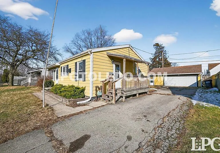 1525 Akron St — Photo 24