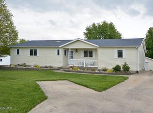 579 W Parsons Ave, Watervliet, MI 49098
