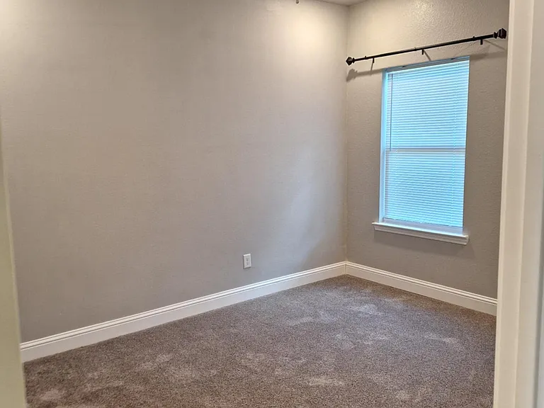 3118 Hemphill St — Photo 6
