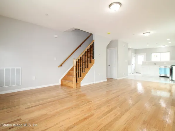 85 Perry Avenue image 3 of 12