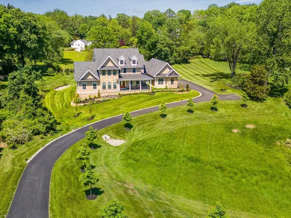 5 Raintree Rd, Chadds Ford, PA 19317