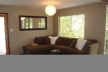 2nd image of 10 Ivy Ln