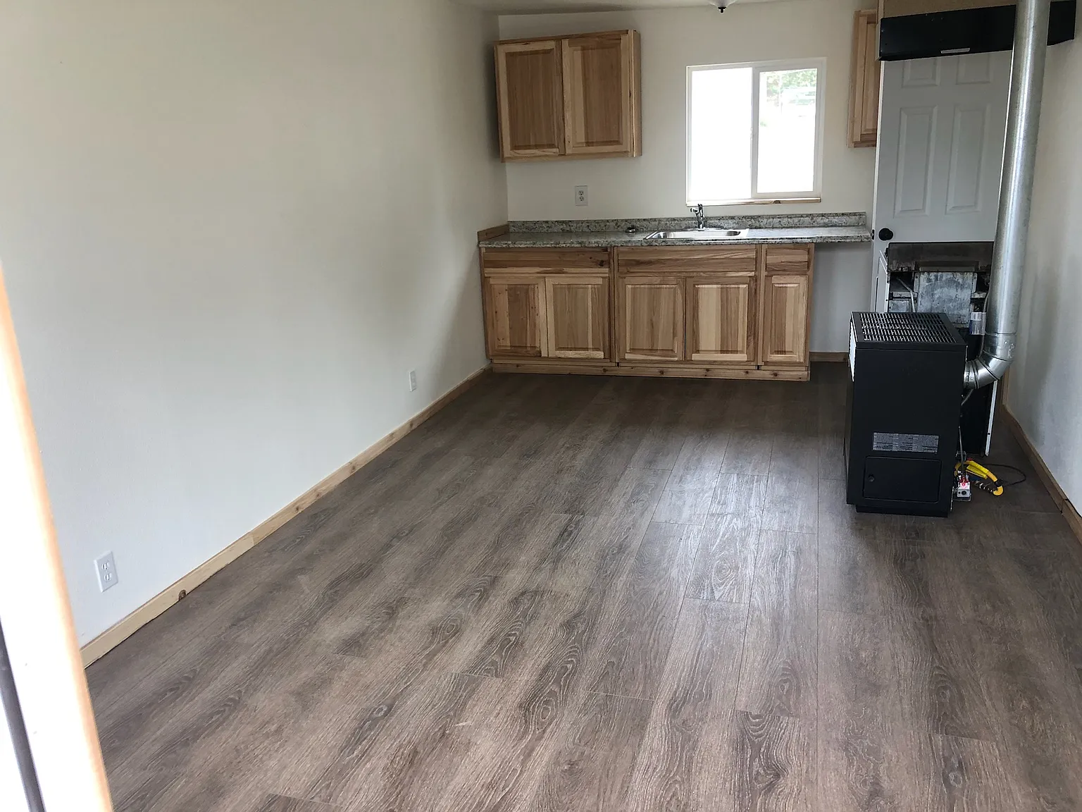 Studio, 200 sqft, $1,050 — Photo 2