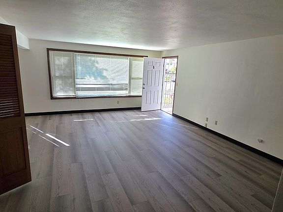 5th image of 288 Jackson St E APT 5