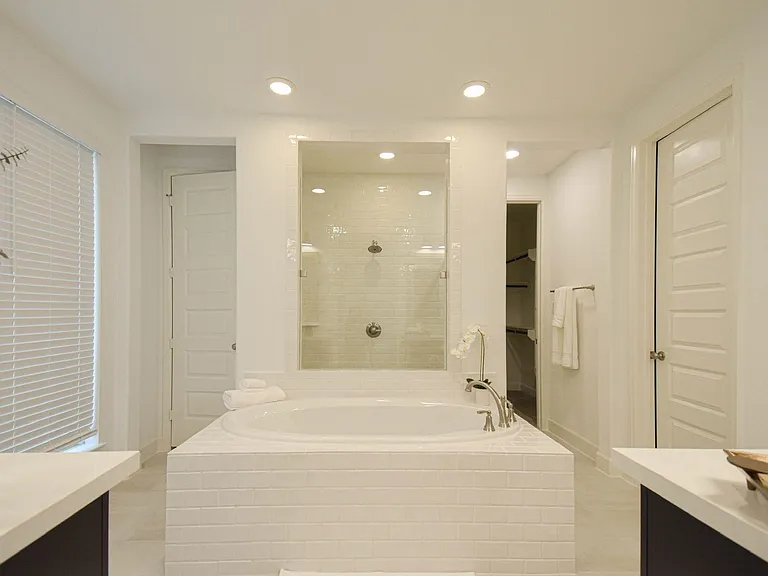 176 Sweeping Valley Dr — Photo 4