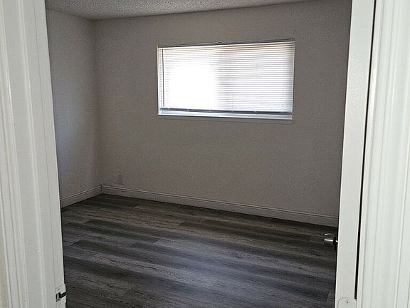 5th image of 510 N Locust St APT D