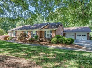 2421 Woodleigh Dr, Gastonia, NC 28056