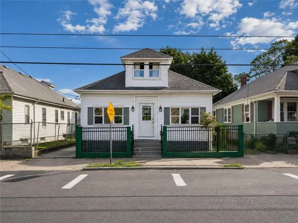 38 Ford St, Providence, RI 02907