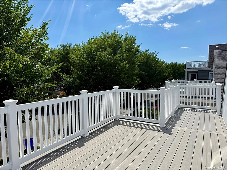 615 W Market St #UPPER — Photo 2