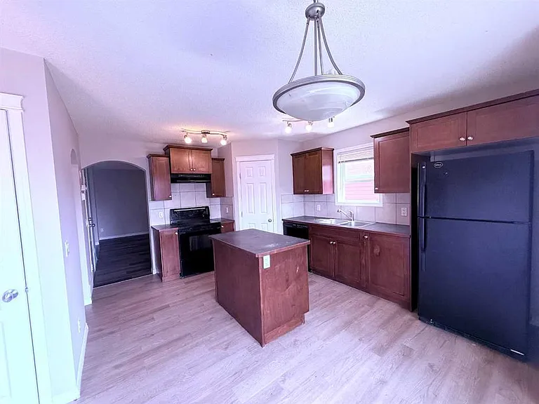 952 Taradale Dr NE — Photo 7