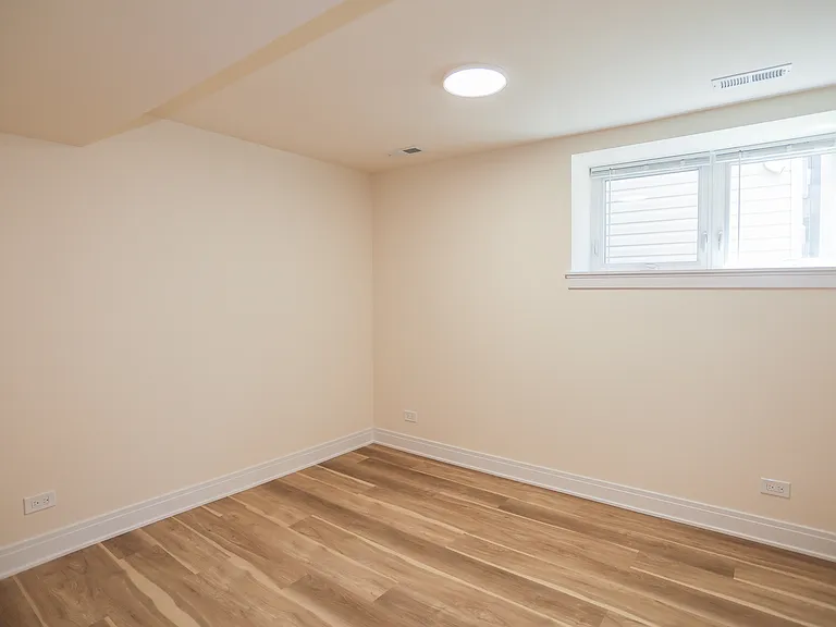 2342 N Lawndale Ave #B — Photo 9