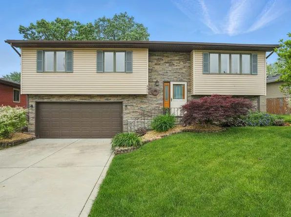 455 Northgate Dr, Crown Point, IN 46307