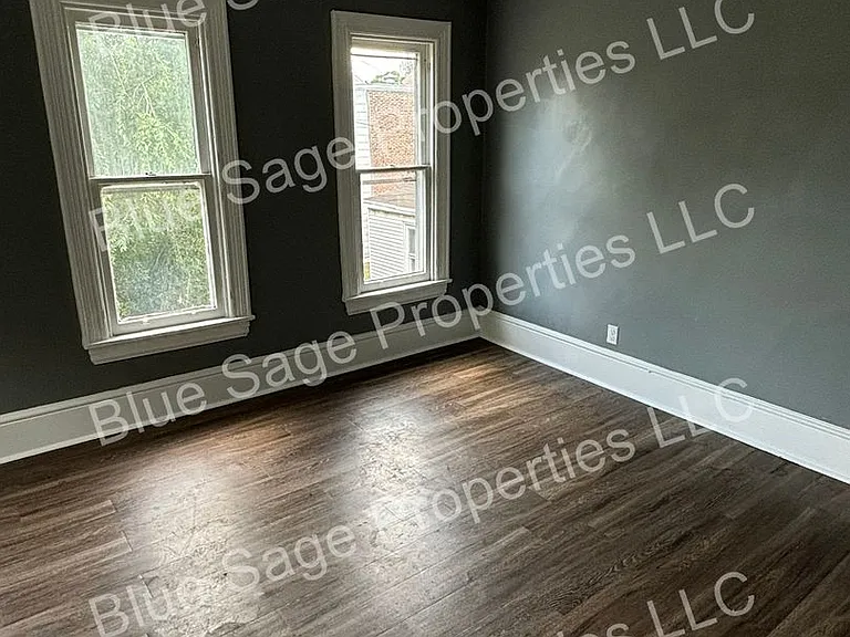 351 Union Aly — Photo 2