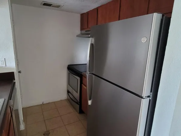 8100 Creekbend Dr APT 168, Houston, TX 77071