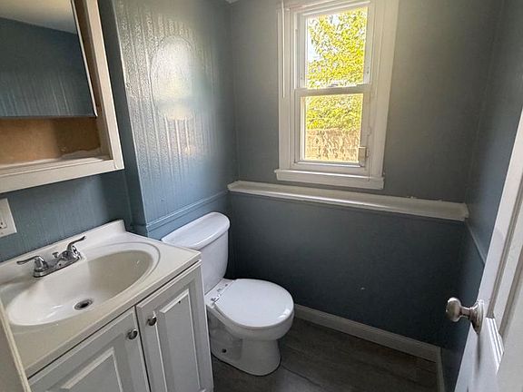 5th image of 121 Edgewood Ave