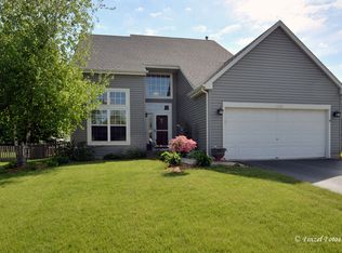 1537 Magnolia Dr, Crystal Lake, IL 60014