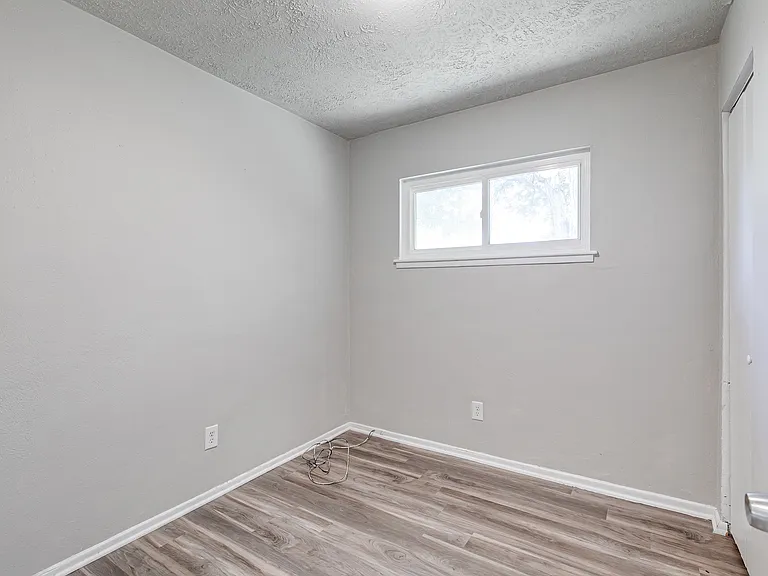 2106 Wood St — Photo 13