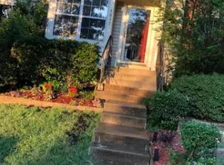 5657 White Dove Ln #1, Clifton, VA 20124