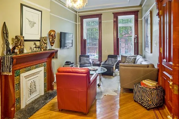 Sold by R New York | media 4