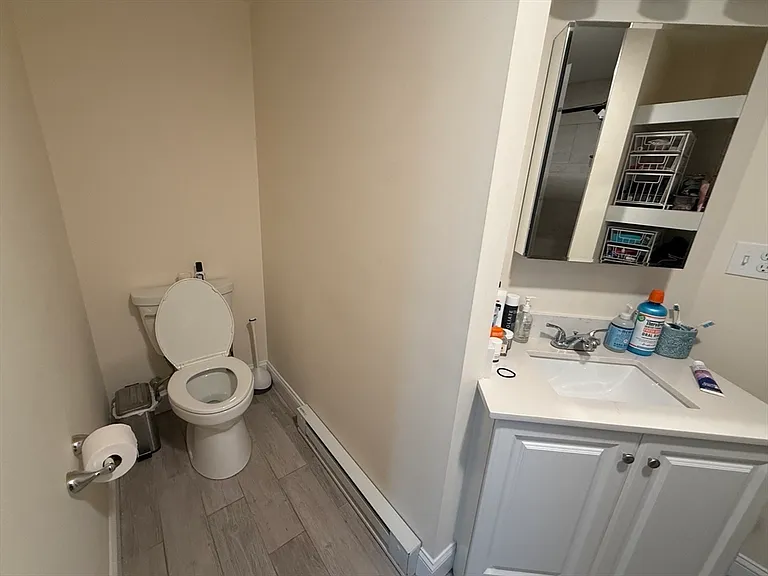 220 Middlesex Ave #3 — Photo 6