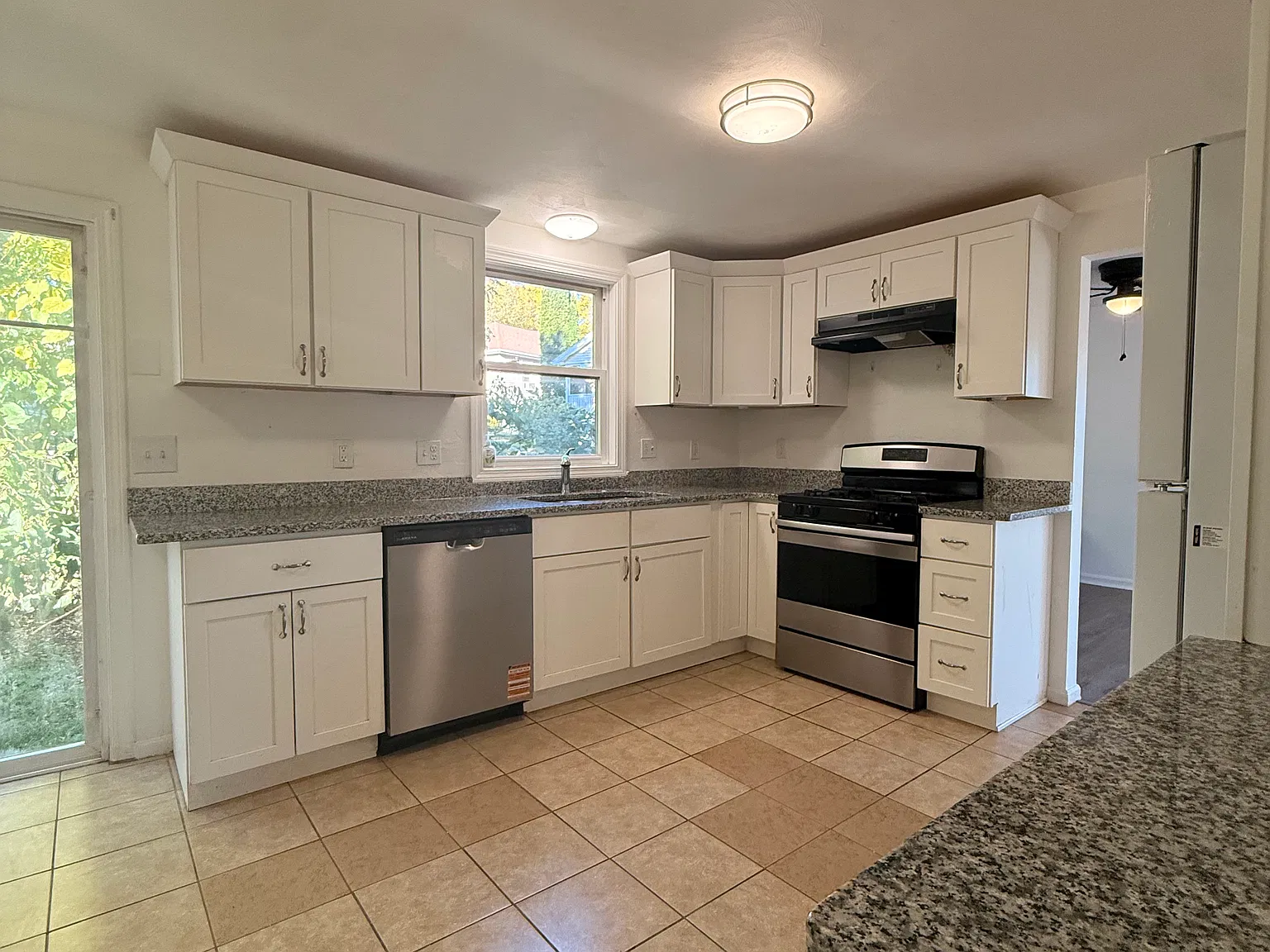 3 bed, 1290 sqft, $3,400 — Photo 4