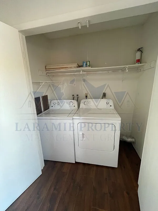 3 bed, 2.0 bath, 1072 sqft, $1,899 — Photo 4