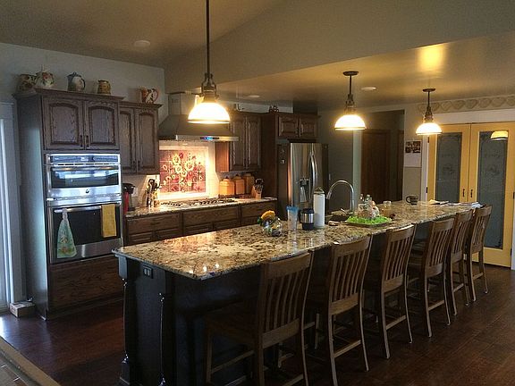 4th image of 560 Camelot Ln