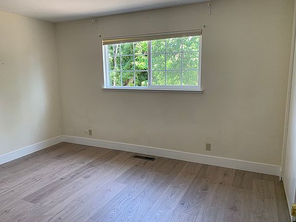 5th image of 1398 Rose Garden Ln