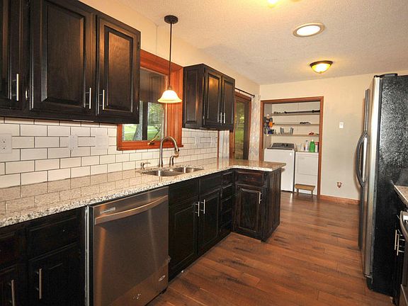 4th image of 16 Sugarbush Ln