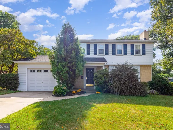 111 Harrison Dr, New Cumberland, PA 17070