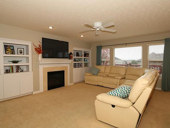 2nd image of 2748 Chateau Ct