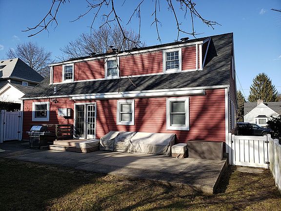 4th image of 126 Oak St