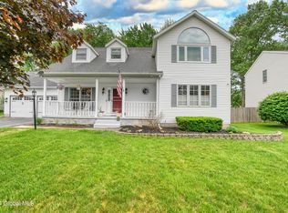 7 Barrington Ct, Niskayuna, NY 12309