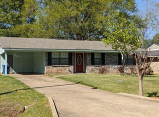 422 Cherry Oak Ln, Haughton, LA 71037