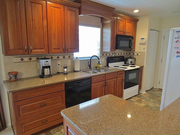 4th image of 119 SW Hancock Ct