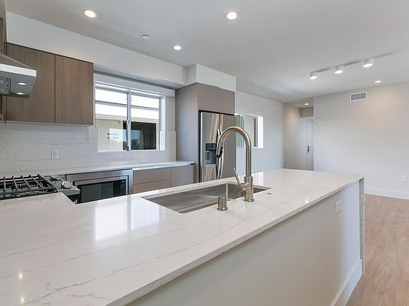5th image of 11837 Mayfield Ave #505