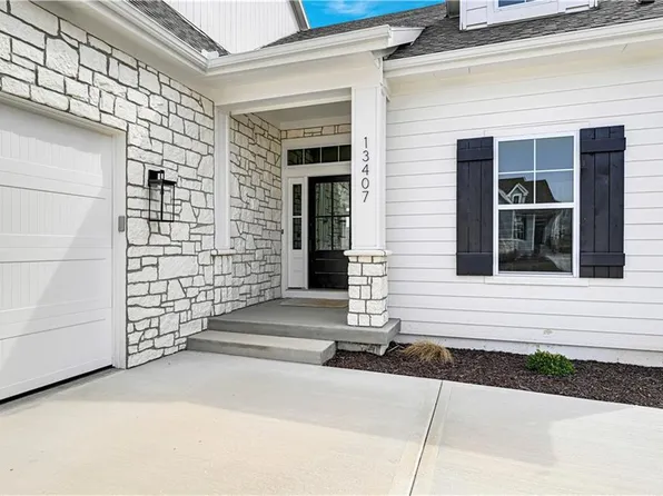 13407 W 174th Ter, Overland Park, KS 66221