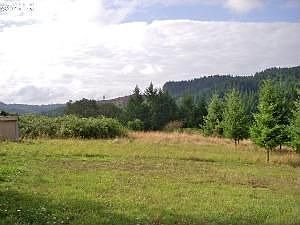 2nd image of 2751 NW Phillips Rd
