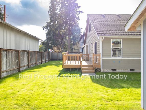 4th image of 15201 24th Ave E