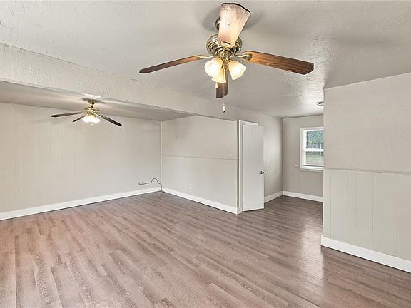 3rd image of 154 Blackburn Blvd