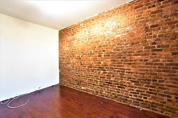 Rented by Clove Realty LLC | media 3