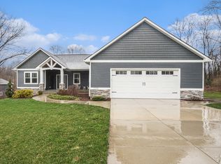 9500 Meadow Valley SE, Caledonia, MI