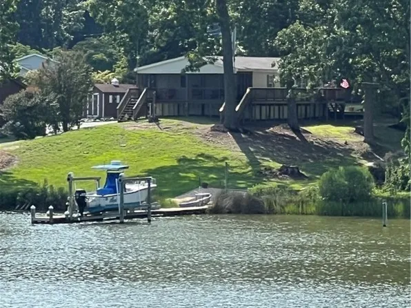 99 Sibley Ave, Topping, VA 23169