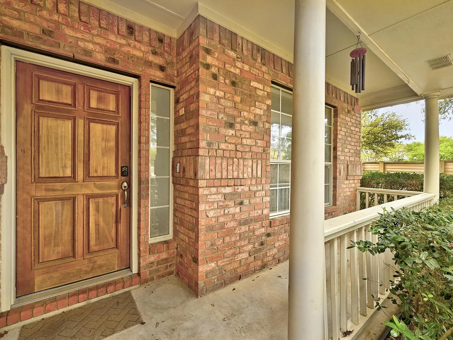 4 bed, 2.5 bath, 2387 sqft, $2,450 — Photo 4
