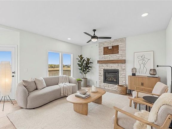 4th image of 20786 Emerald St