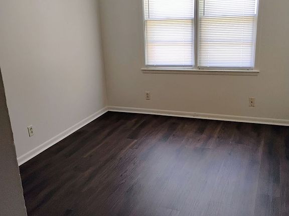 4th image of 4417 E Linwood Blvd