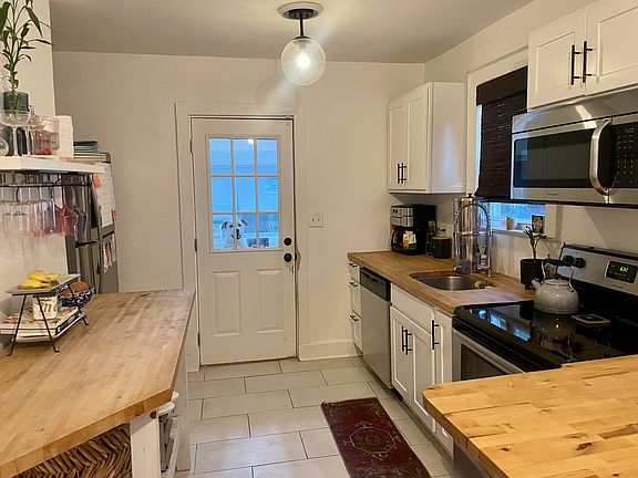 Fully equipped kitchen.