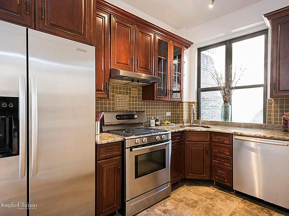 3rd image of 203 W 98th St APT 6A