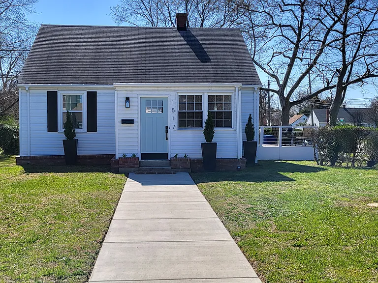 1517 Roanoke Ave — Photo 2